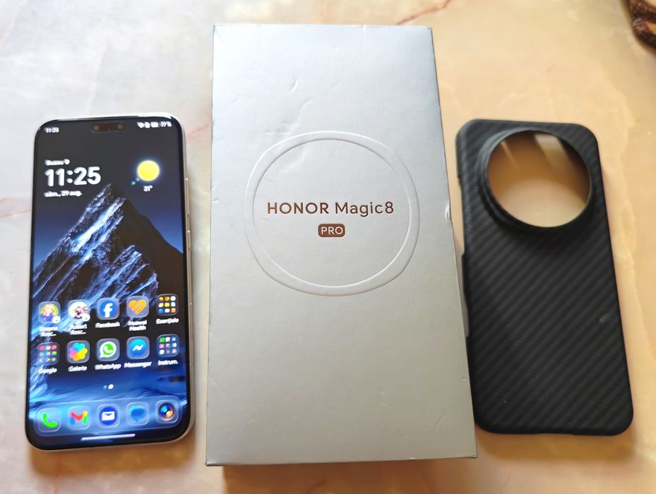Honor Magic 8 Pro impecabil, baterie 7100 mAh
