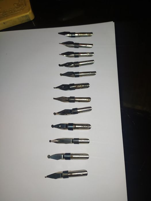 Срочно продаются перья для чернил в размере 32шт.