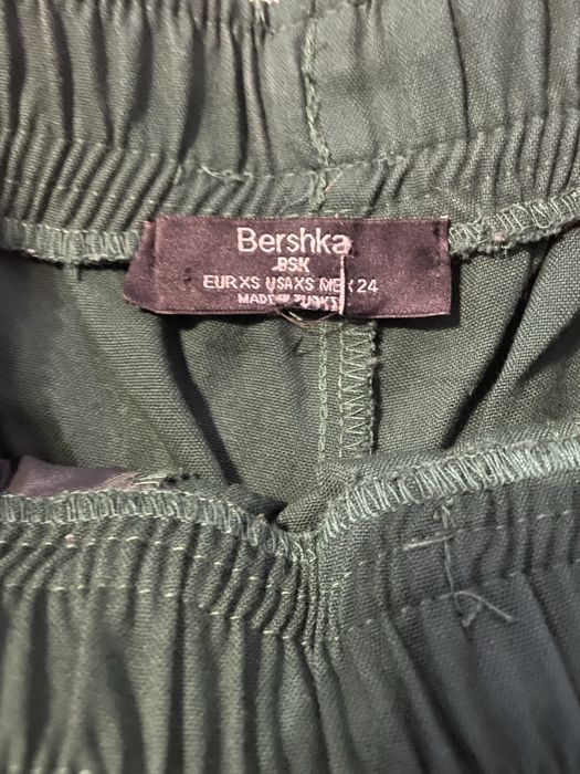 Зелен панталон от bershka