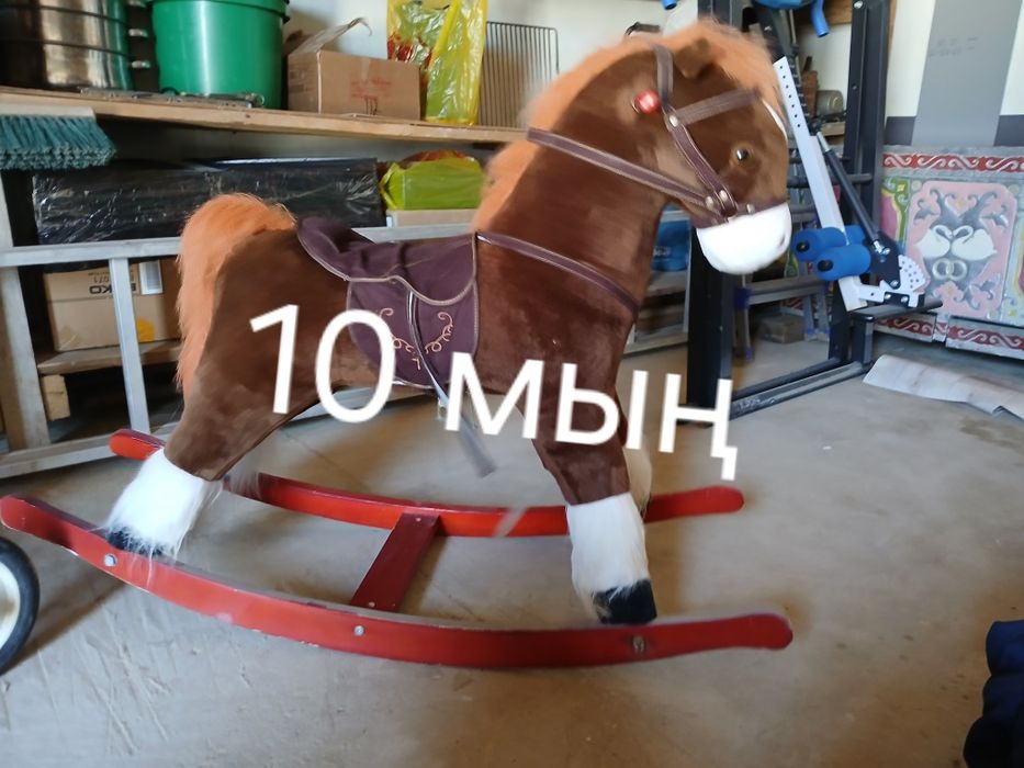 Әр турлі заттар сатылады