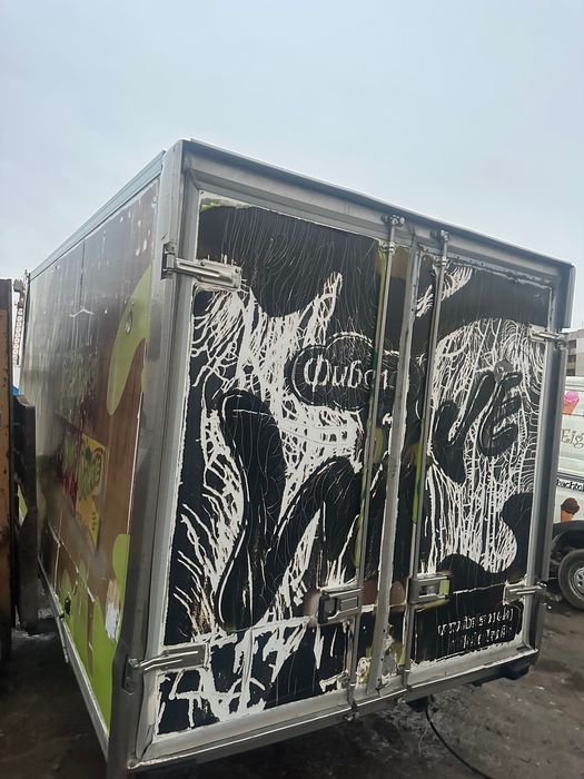 Хладилен фургон от ивеко за лек ремонт