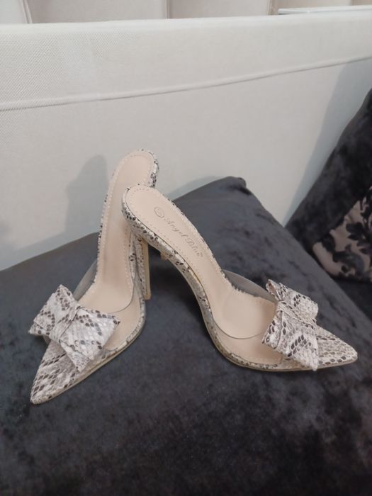 Vand saboti eleganti