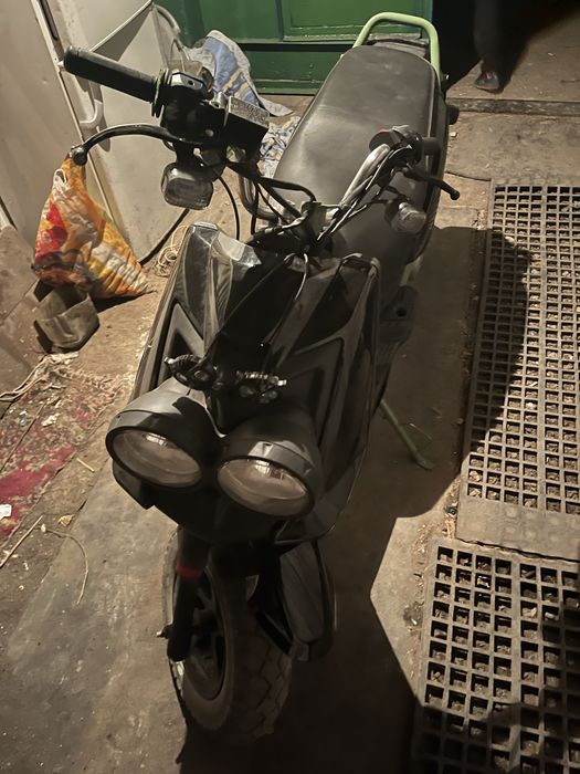 Продам скутор бумер 150кубов