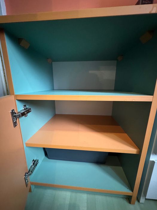 Мебели комплект продавам спешно