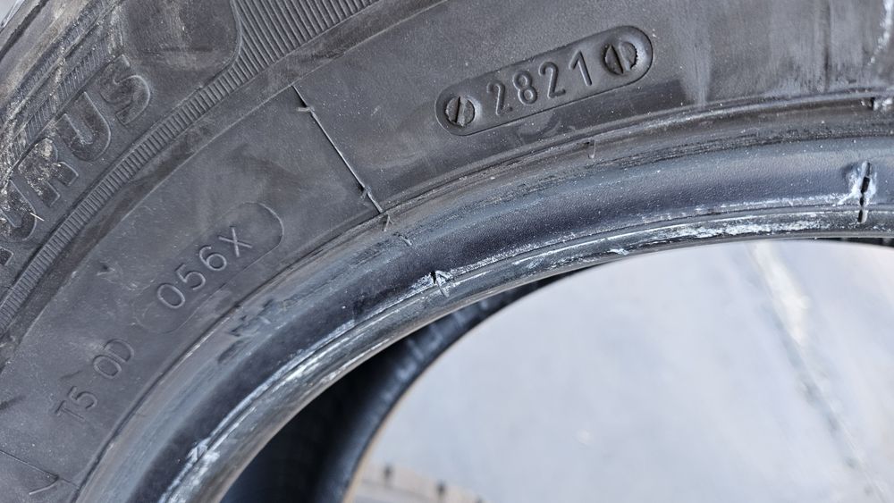 2бр гуми 215 65 16С таурис дот 21