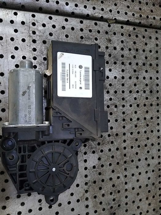 Motoras macara dreapta spate vw touareg 7l 7l0959794a 0130821764