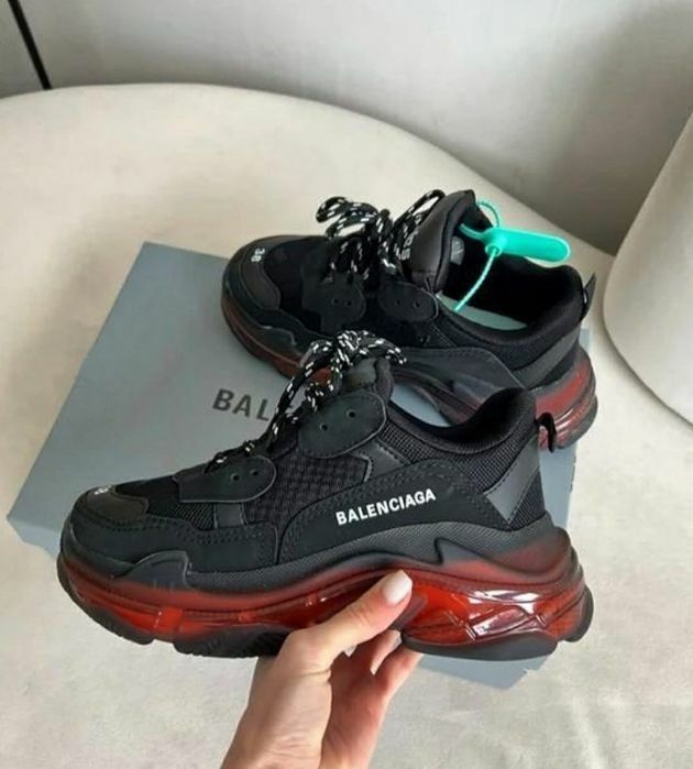 Кецове Balenciaga triple S