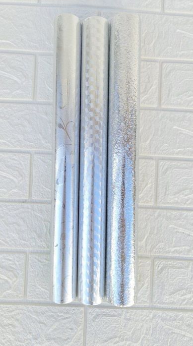 Самлклеющтеся пленка фольга.