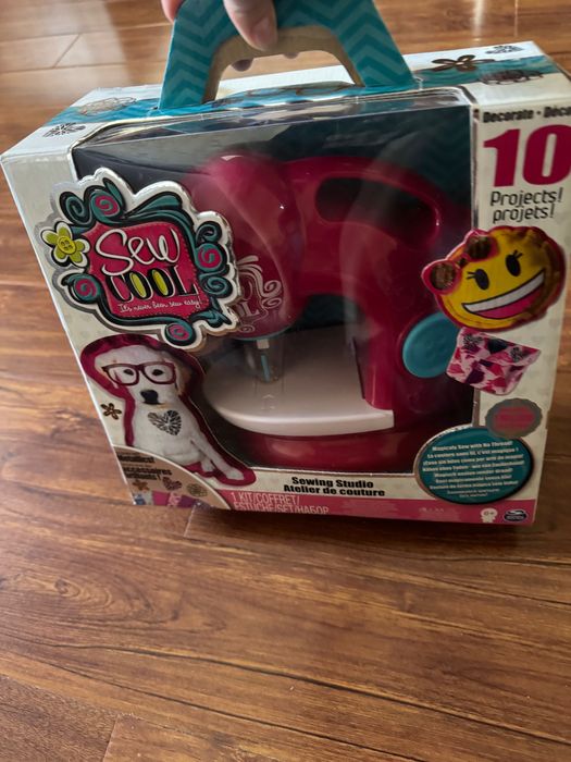 Швейная машинка игрушечная