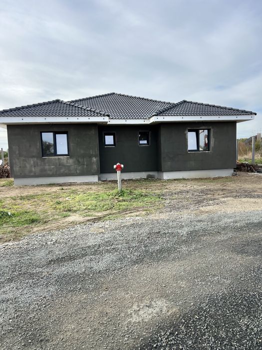 Duplex de vanzare Remetea mare cu toate utilitatile inclusiv asfalt