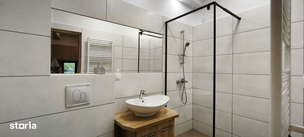 Ap. 2 camere, semicentral, bloc nou, parcare privata