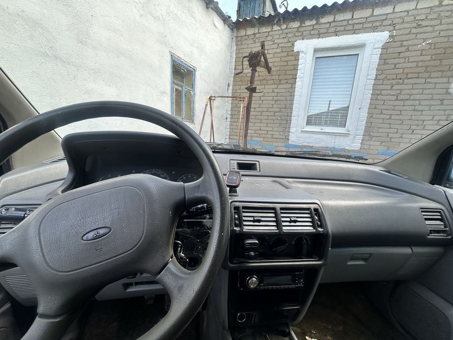Продам машину Mitsubishi Space Runner