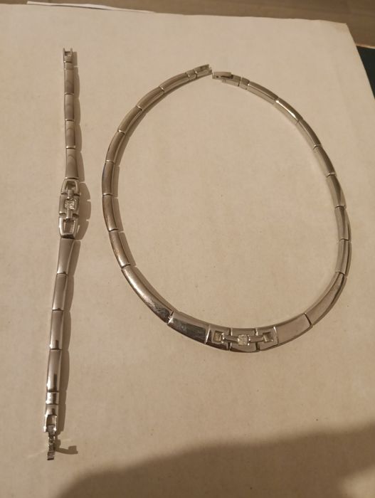 Colier și brățară Dama din oțel inoxidabil aproape noi.