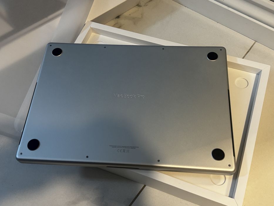 MacBook Pro 16” 1TB ssd / Apple M chip / 70 cicluri / factura / full b