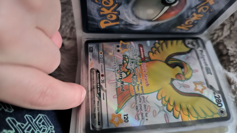 Vând cartonașe pokemon reale