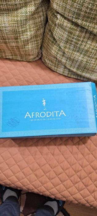 Vand pantofi  pentru ocazii(nunti ,botezuri)