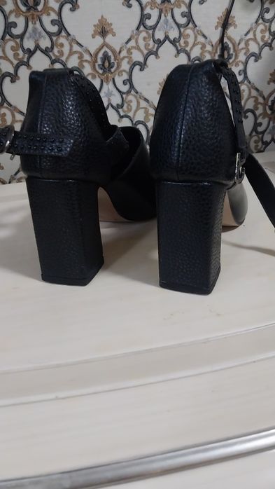 Продам туфли женские бу .