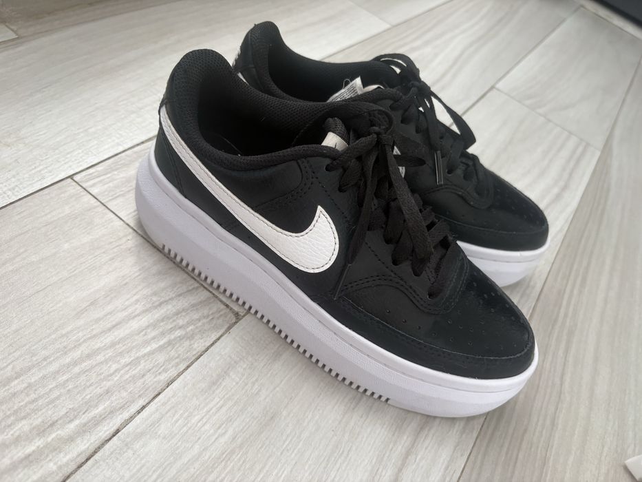 Addidasi nike negrii