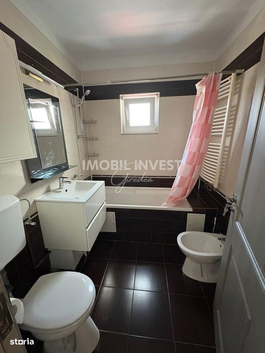 Apartament complet renovat, 3 camere, 2 locuri de parcare | Cetate
