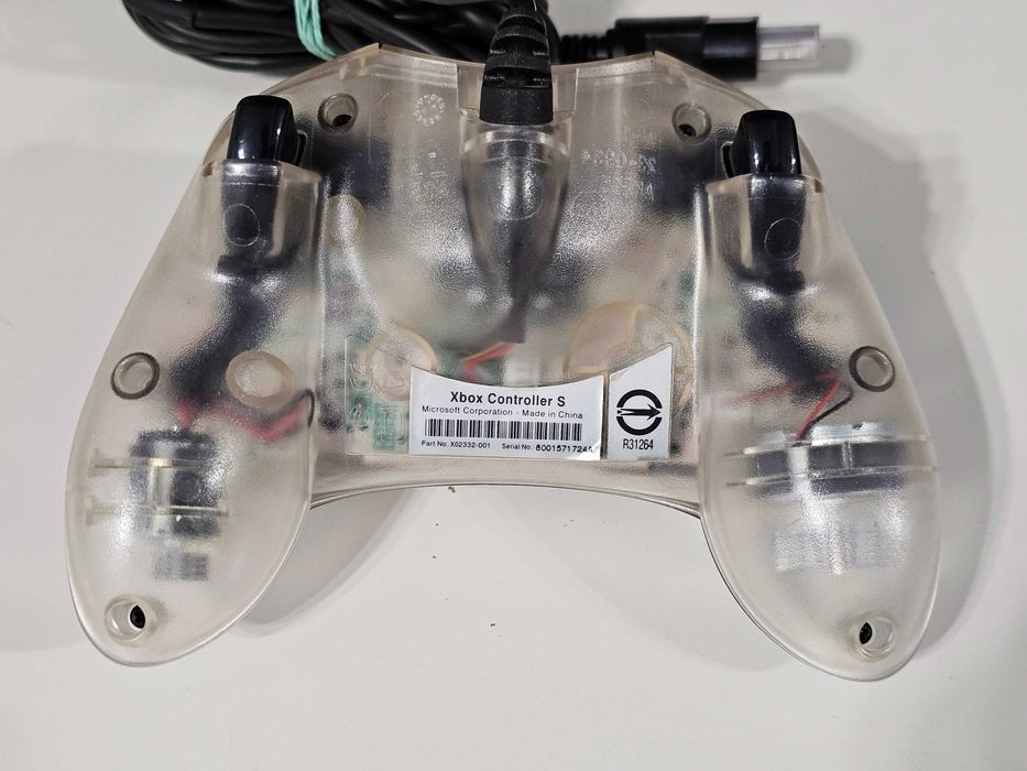 Xbox Classic cu Crystal controller editie limitata