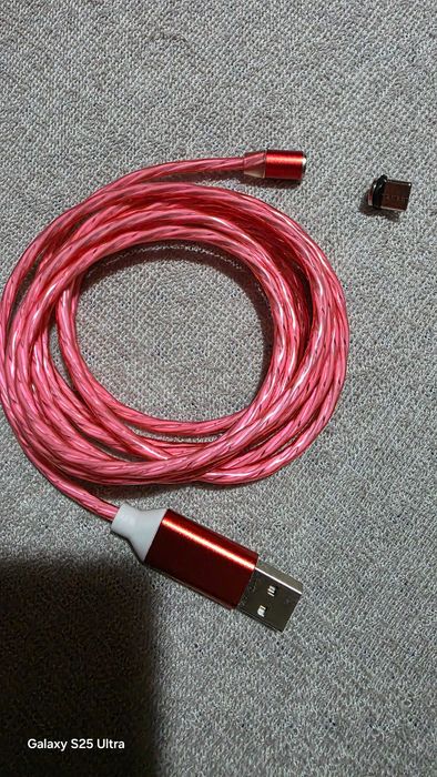 Кабел за зареждане на телефон