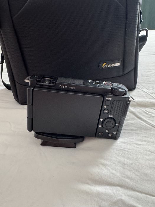 Camera Sony ZV-E10 + Trepied + Accesorii