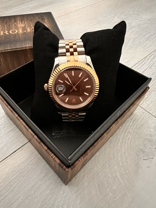 Ceas rolex  de vanzare !Ceasul vine cu carcasa!