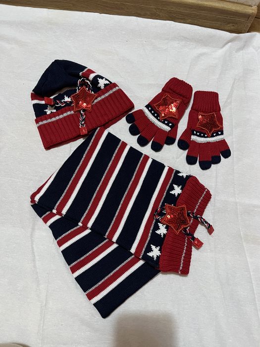 Set 3 piese, caciula fular si manusi - 4 ani