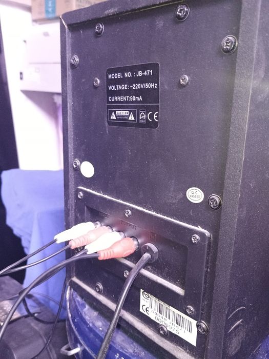 Система AUX сабвуфер 2колонки.