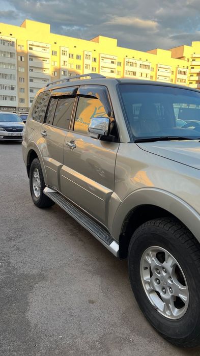 Автомобиль Mitsubishi Pagero