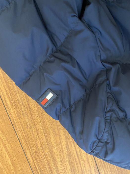 Vand geaca fata Tommy Hilfiger pt varsta 12-14ani cu doua fete.