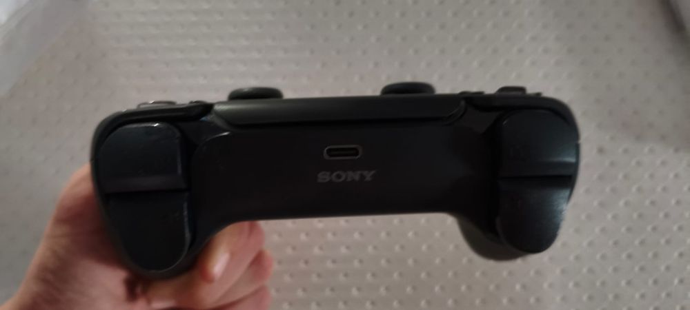 Продаю оригинал DualSense для PlayStation 5 в черном цвете