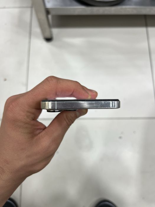 Iphone 12 pro max 128 gb holati juda yaxwi obmen bor samsung S madellg