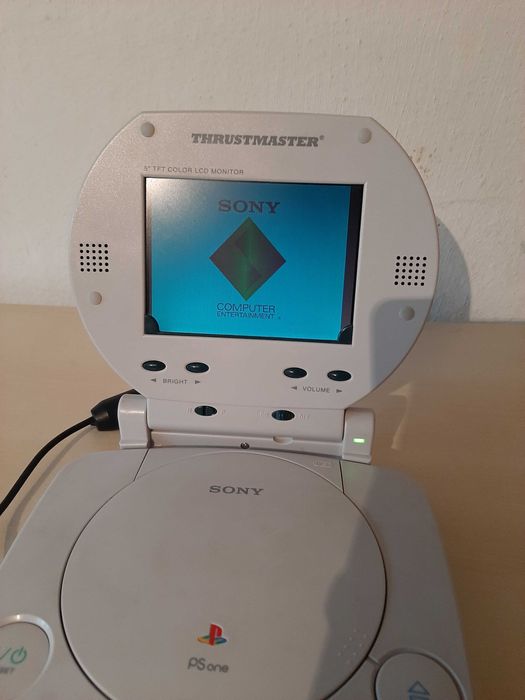 Монитор Thrustmaster XL Screenmate за Sony PSone – Работи отлично