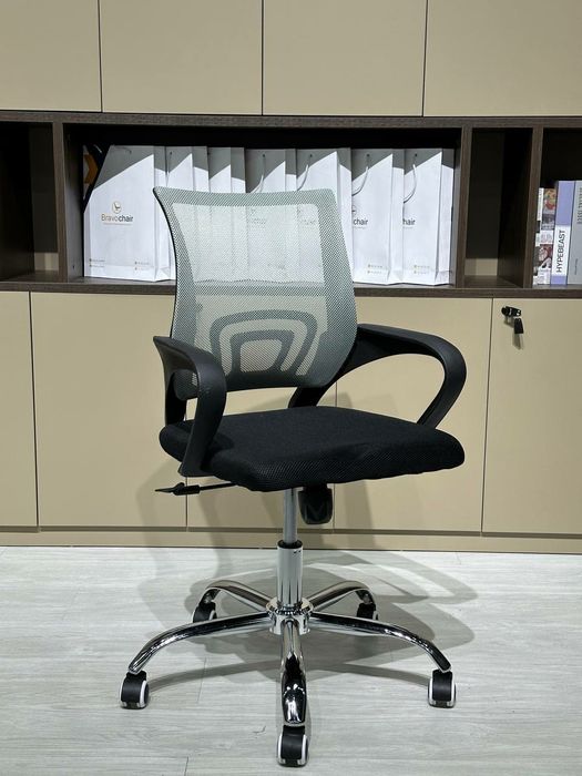 Офисное кресло модель Соло есть доставка и гарантия