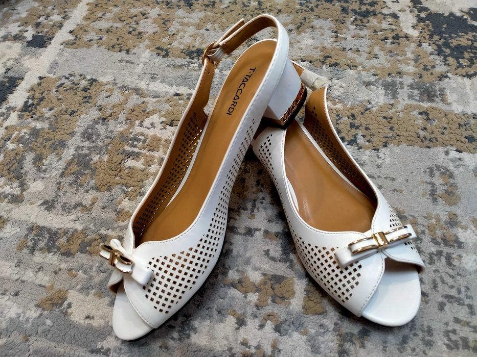 Продам босоножки