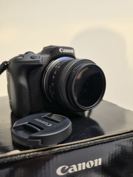 Canon EOS R50 Mirrorless + 18-45mm + Hoya Polarizare + Geantă + Card 64GB