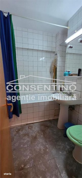 Se vinde imobil cu 4 camere, pe Unirii Sud , liber , cu 3 balcoane