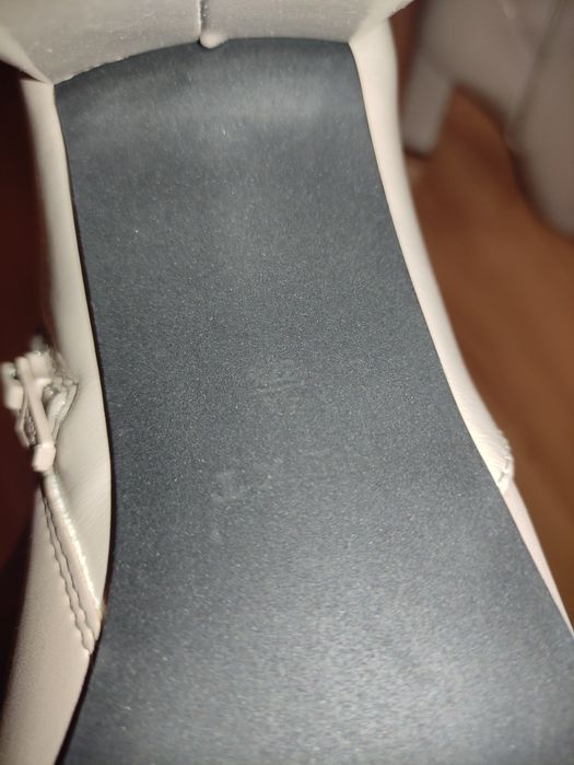 Botine dama,decupate in fata