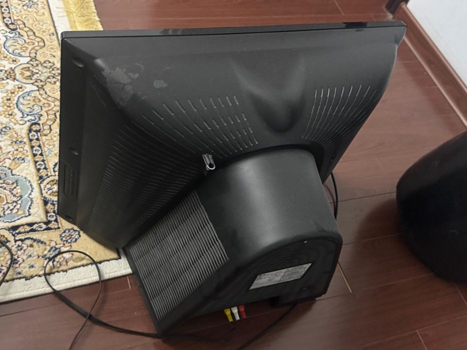 Телевизор LG черный