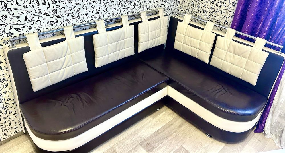 Продам стенку, ковер, кровать