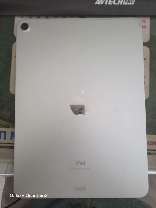 Ipad pro 11 inch silver 256gb + pen green lionniki + zaryadchik