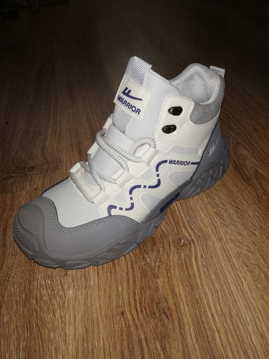 Кроссовки димисезонные