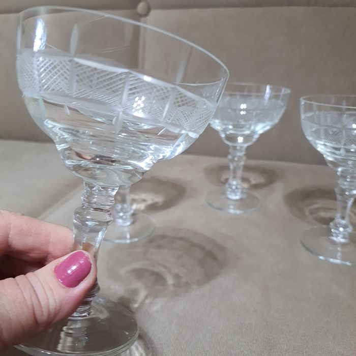 Set 4 pahare din cristal – elegante și rafinate
