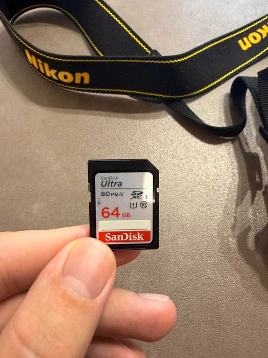 Продавам Фотоапарат  Nikon D3400