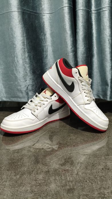 Оригинальные кроссовки Nike Air Jordan 1