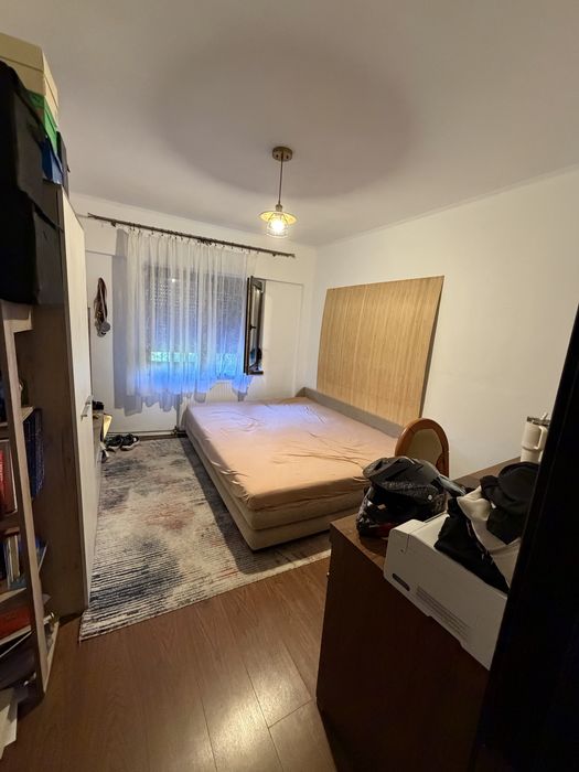 Apartament 4 camere, etaj 1, cartierul Soarelui