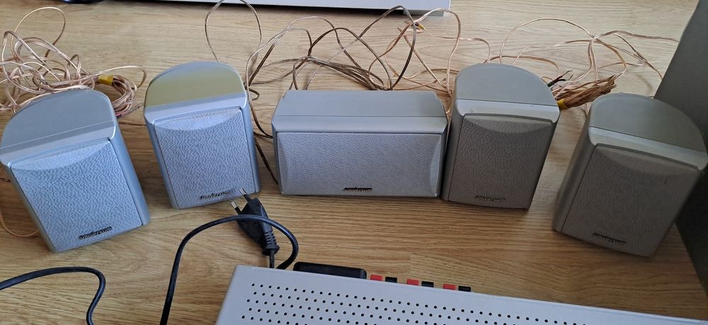 DVD система за домашно кино Universum