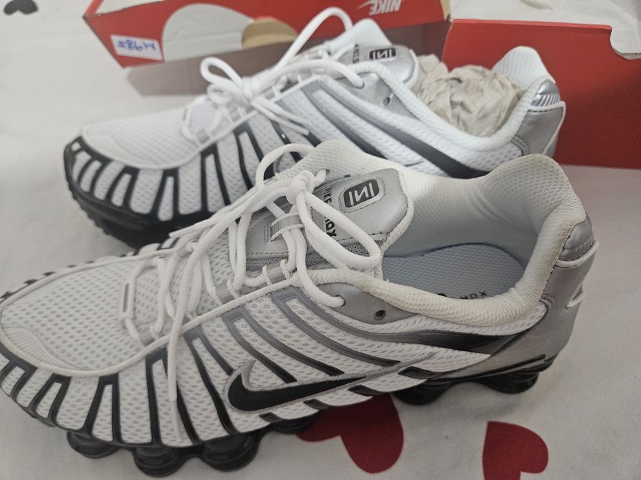 NIKE noi in cutie marimea 43