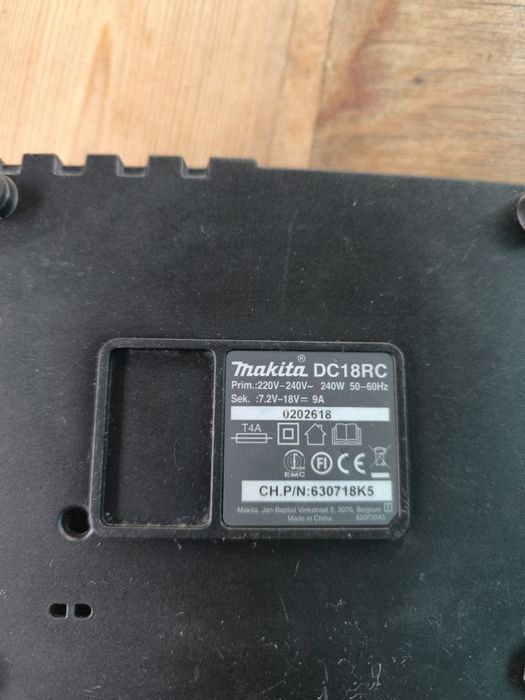 Бързо Зарядно Makita DC18RC 9Ah